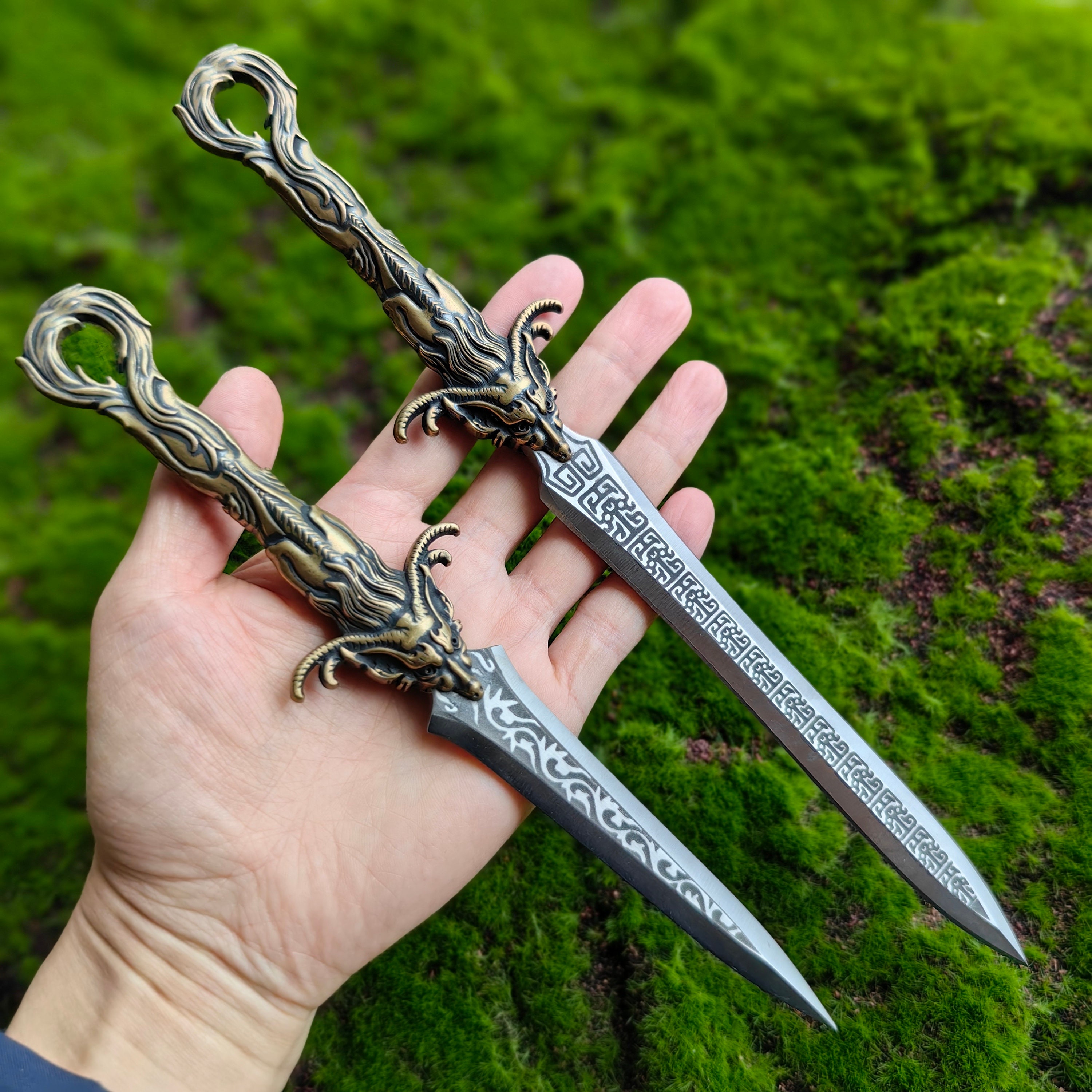 【限定1】神聖物ナーガ レクライ ドラゴン ナイフ 手鍛造真鍮製ドラゴンヘッドナイフ、古代のドラゴンの彫刻をモチーフに