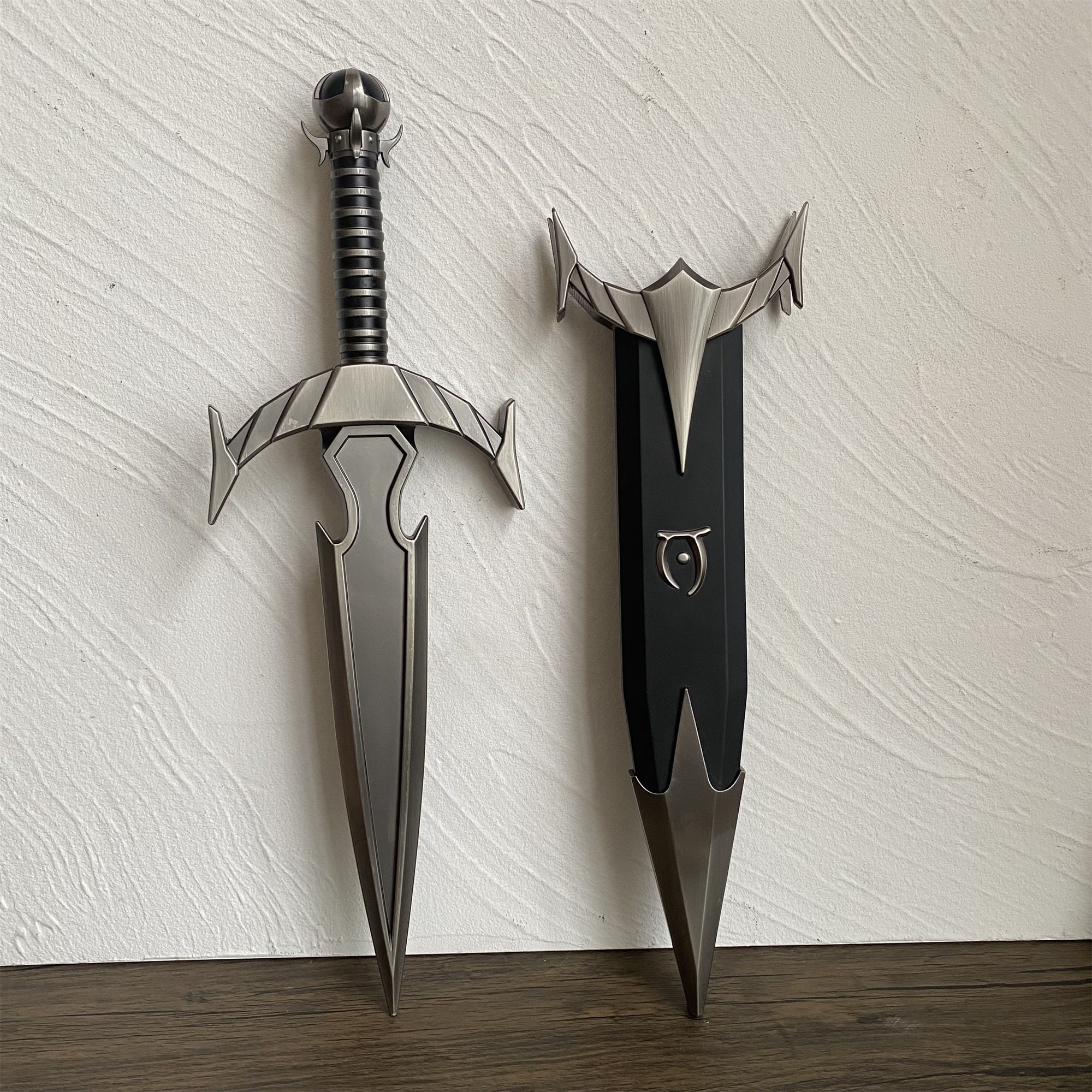 Handmade Oblivion Mehrunes Dagon Razor 45CM/17.7" Metal Skyrim Daedric Dagger Life-Size Dagon Dagger Blunt Replica Oblivion Cosplay Prop