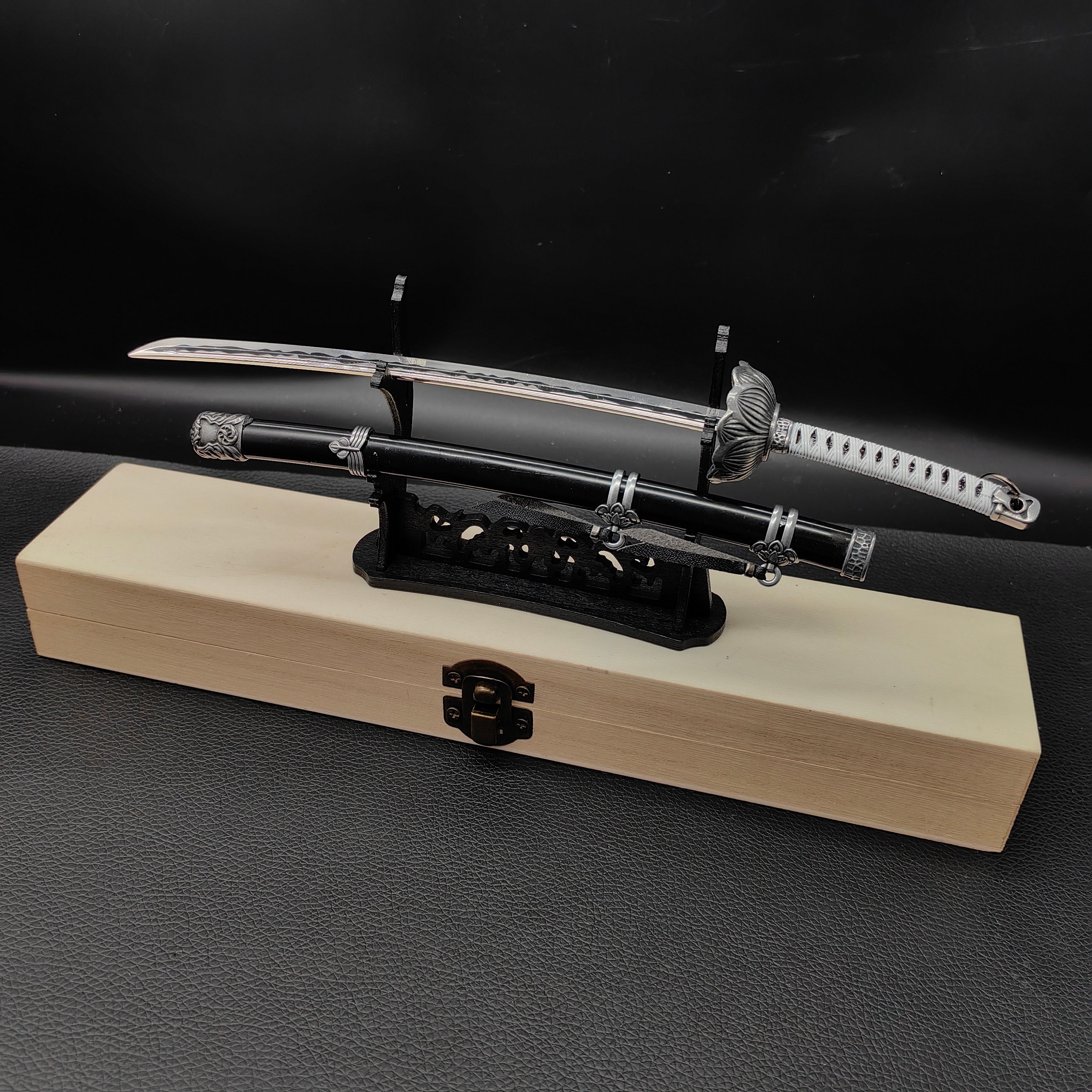 Sekiro Shadow Die Twice Isshin Genichiro Ashina Black Mortal Blade