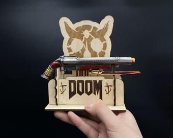Miniatura in metallo di fucile da caccia Super Shotgun Doom, realizzata a mano e molto dettagliata, decorazione per sala giochi, 15 cm/5,8" con supporto in legno