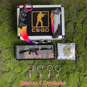 Coffret cadeau Fade Skin CSGO Fade Karambit Prop couteau pliant et 4 porte-clés Csgo aléatoires et autocollants miniatures en métal AK47 cadeau Cs Gamer