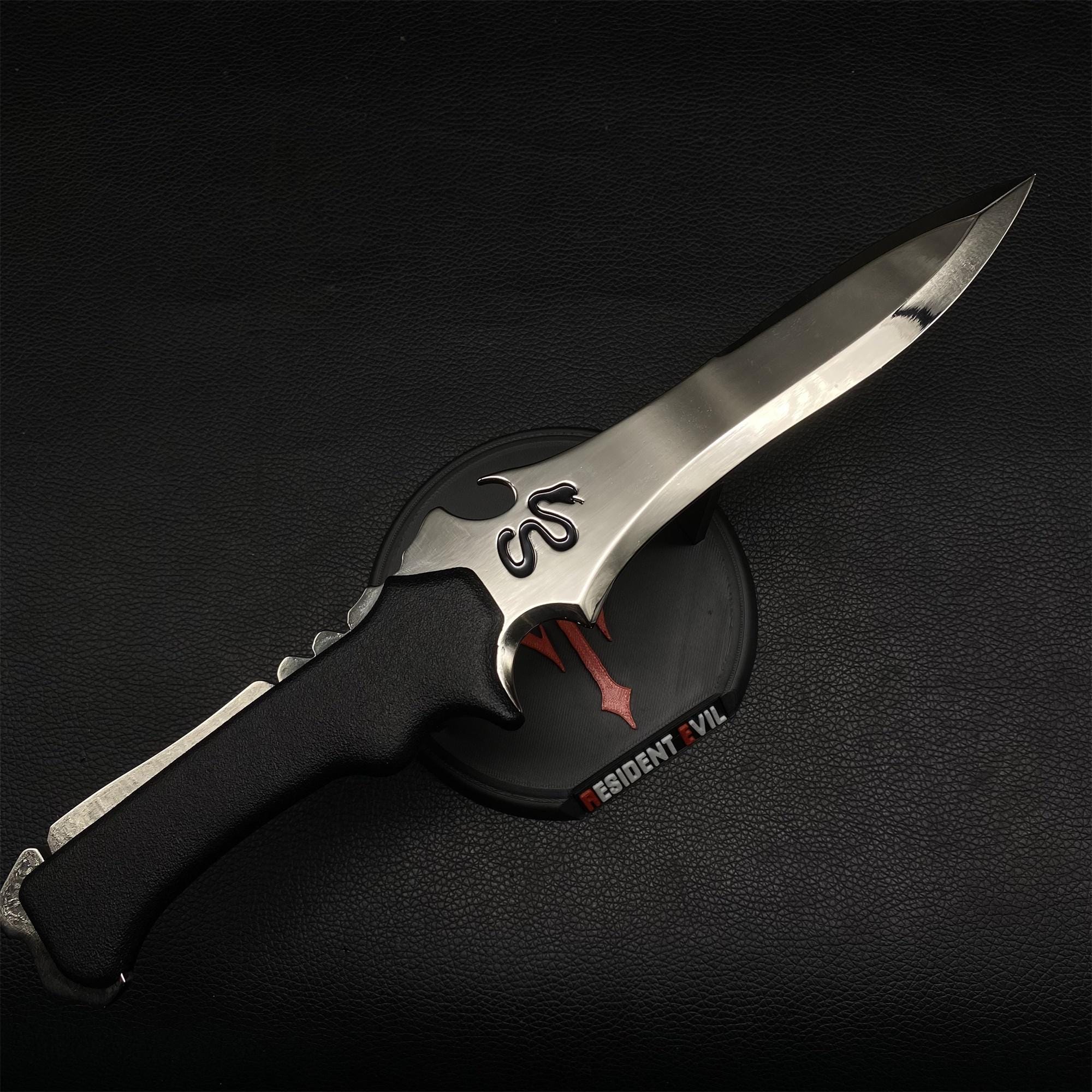 手作りのRe4クラウザーナイフレプリカ：ディスプレイスタンド付き金属