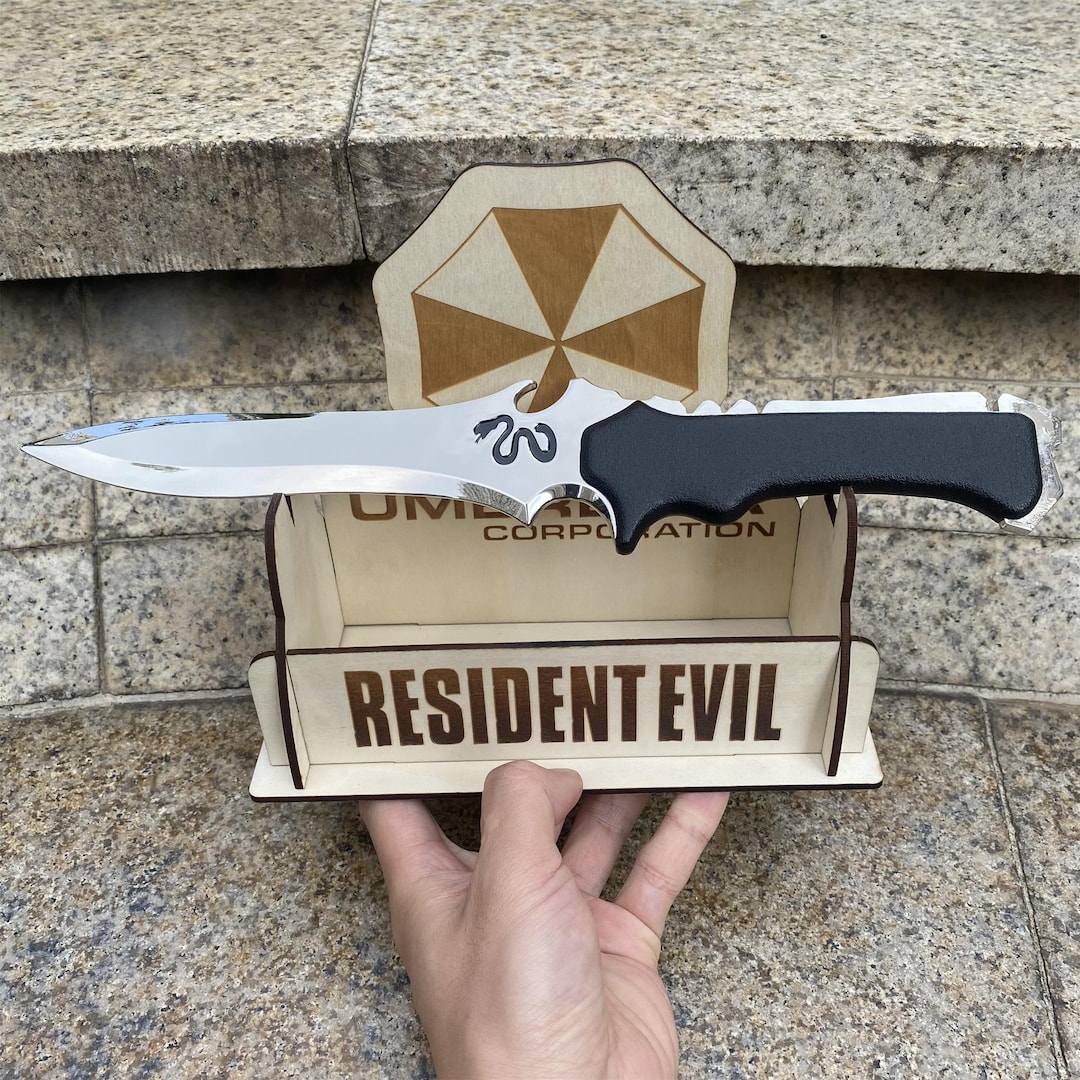 手作りの金属製ジャック・クラウザーナイフのレプリカ（ディスプレイ