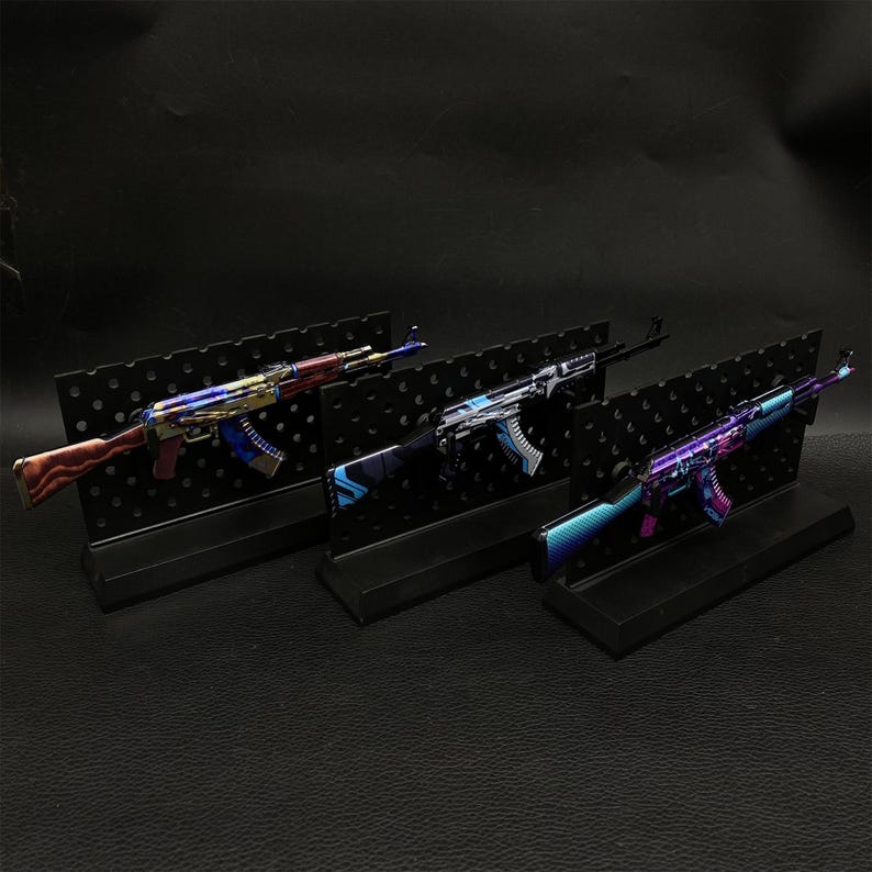 CSGO Game AK47 Neon Rider AK47 Case Geharde Vulcan Skin Model 1/6 Schaalmodel Mini Metal Replica Collection Art Gamer Gift 3-in-1-pack 3 AK&3 Plastic Stand