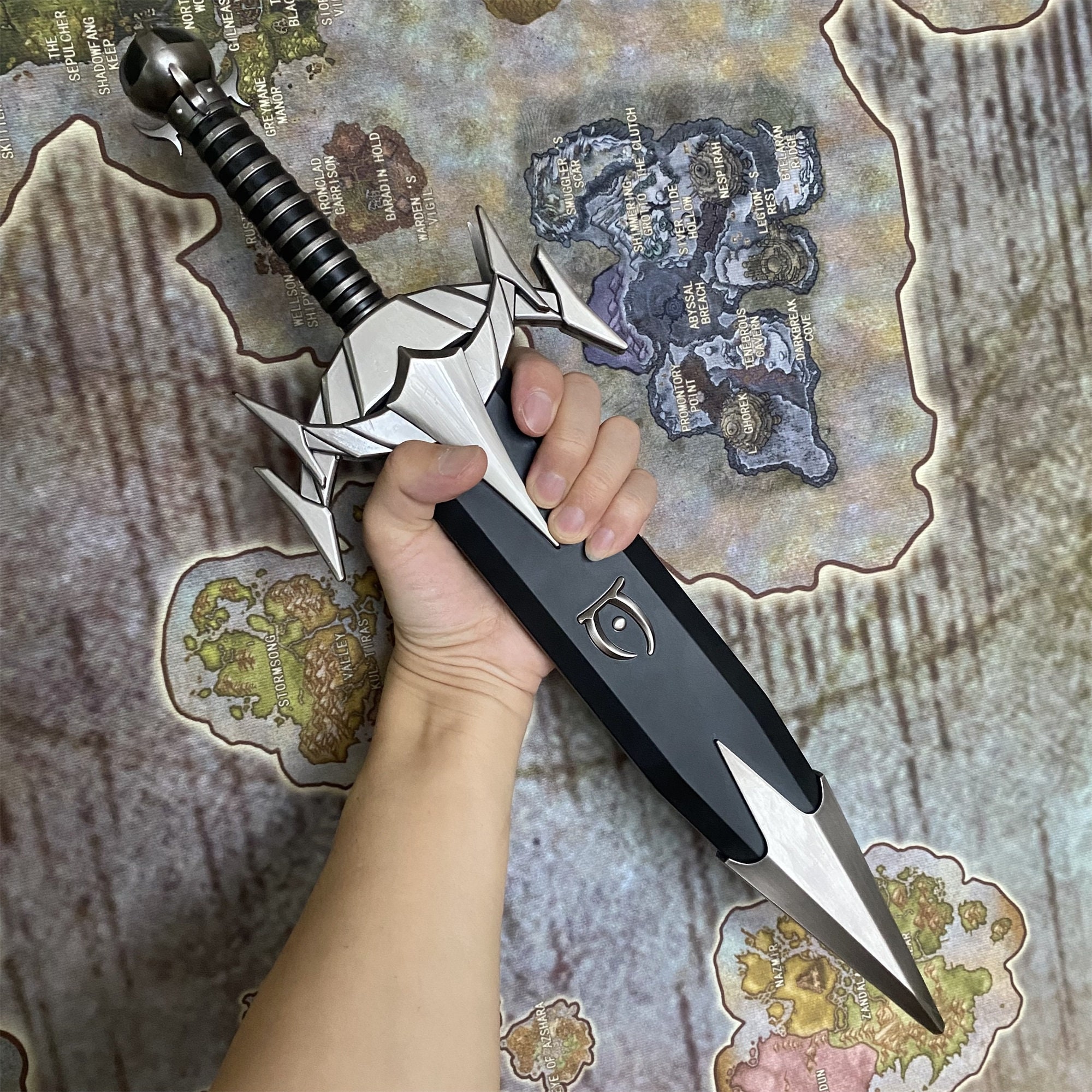 Handmade Oblivion Mehrunes Dagon Razor 45CM/17.7" Metal Skyrim Daedric Dagger Life-Size Dagon Dagger Blunt Replica Oblivion Cosplay Prop