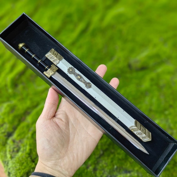 Hand-Forged Han Dynasty Sword Replica Chinese Famous Sword Chinese Han Dynasty Jian 27CM/10.6" Tiny Katana Prop With Gift Box