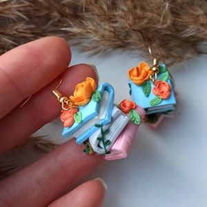 Pendientes de libro: Pendientes florales de arcilla polimérica para profesores