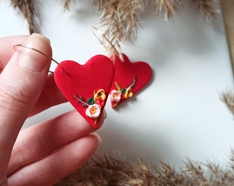 El corazón floral cuelga en estilo boho / pendientes colgantes de aro de corazón, diseño minimalista y delicado, regalo de pendientes de corazón delicado para ella, pendientes divertidos,