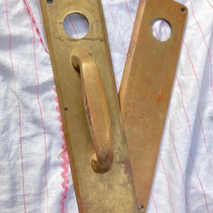 Heavy duty vintage brass door pull/vintage home/front door accessory/door pull plate/single handle large pull/metal/home diy/Schlage 214