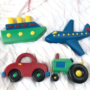 Vintage wanddecoratie, kinderkamer, vliegtuig, auto, boot, tractor, vervoer, Home Co, Home Interiors, set van vier, wanddecoratie, kinderkamer
