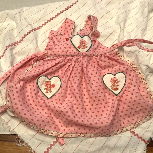 Vintage Children's Strawberry Shortcake apron/handmade kids apron/pink strawberries/little girls cooking apron/craft apron/heart and pockets