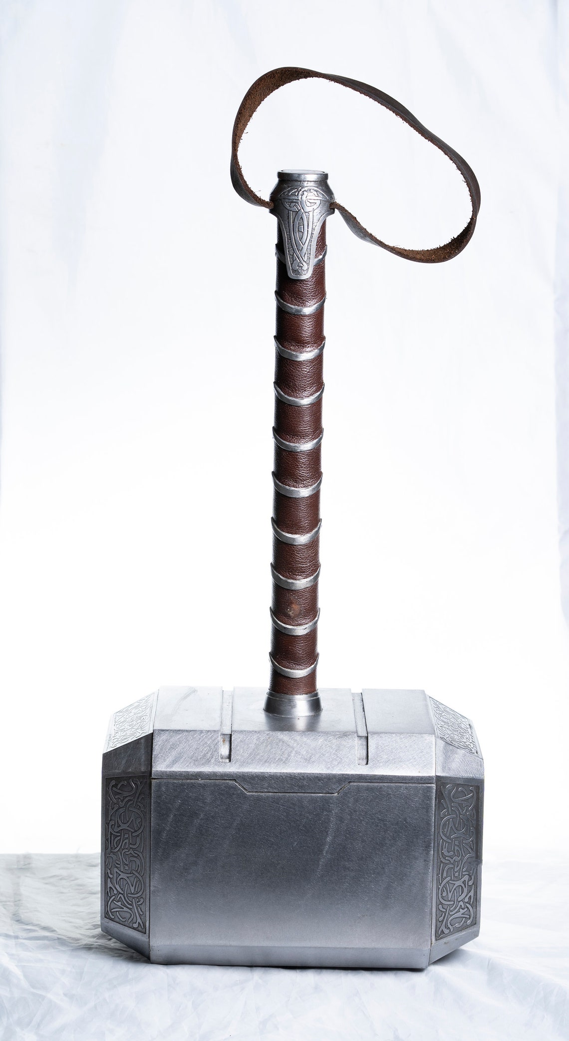 Thor's Hammer Mjolnir Replica From Thor the Dark World/avengers 2