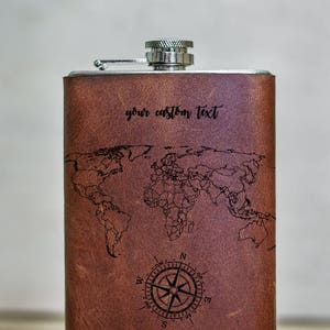 Viaje 8oz Mapa antiguo Envuelto en cuero Novio Hombre Mapa de viaje Regalo Camping personalizado Al aire libre Matraz de acero grabado Matraz de boda Cáscara de boda