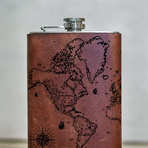 Viaje 8oz Mapa antiguo Envuelto en cuero Novio Hombre Mapa de viaje Regalo Camping personalizado Al aire libre Matraz de acero grabado Matraz de boda Cáscara de boda