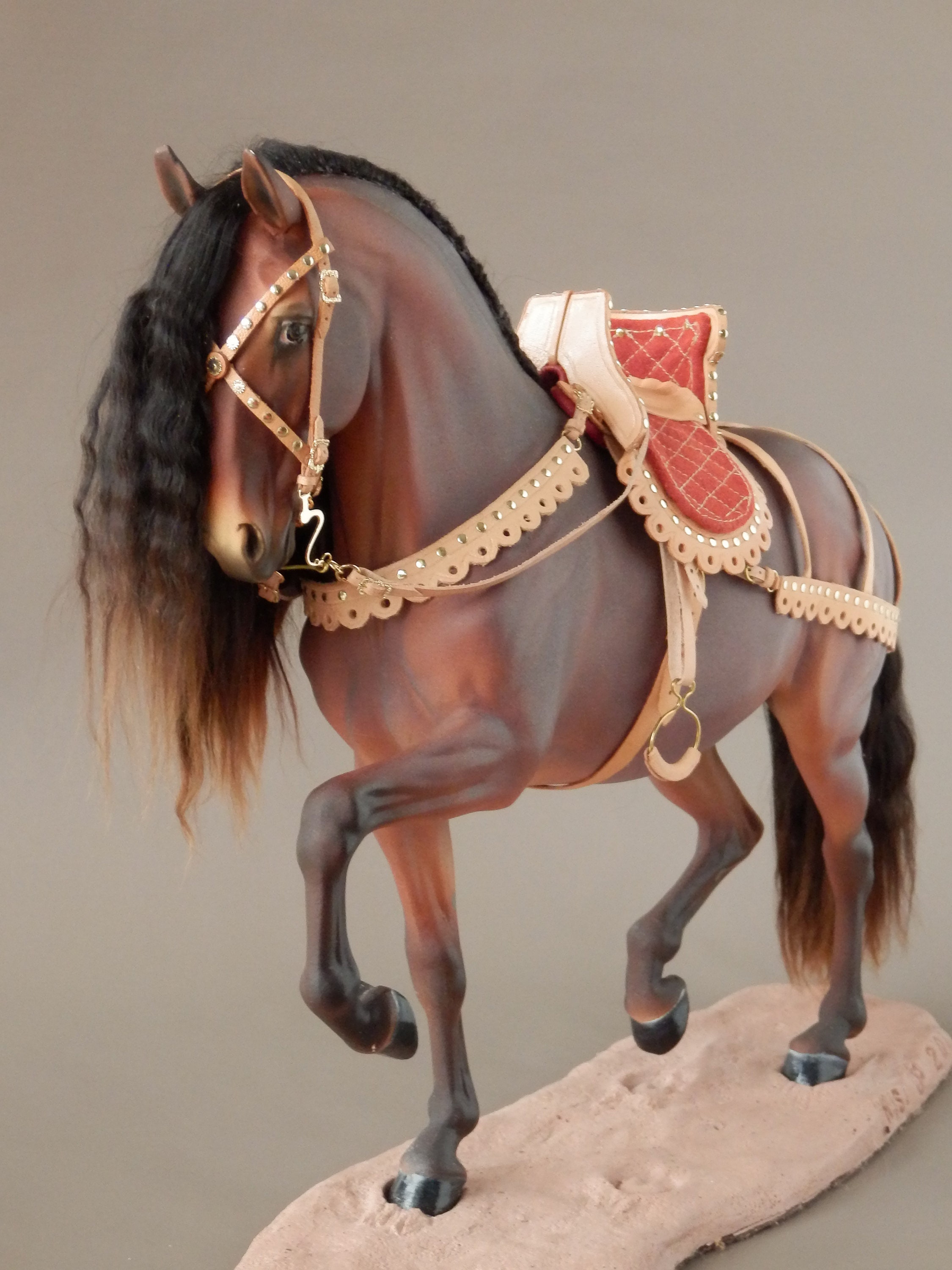Medieval saddle bridle for tradicional Breyer horse 1/9 | Etsy