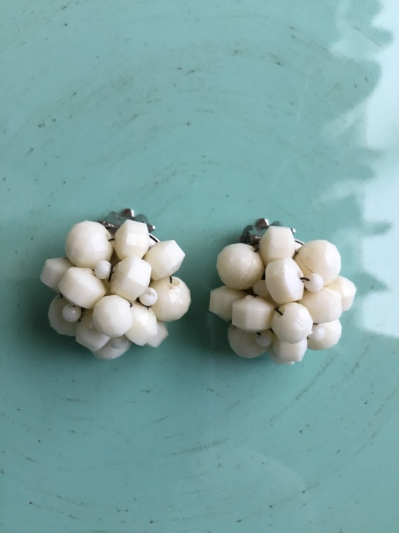 Hong Kong Signed White Plastic Clip On Earrings - image 2