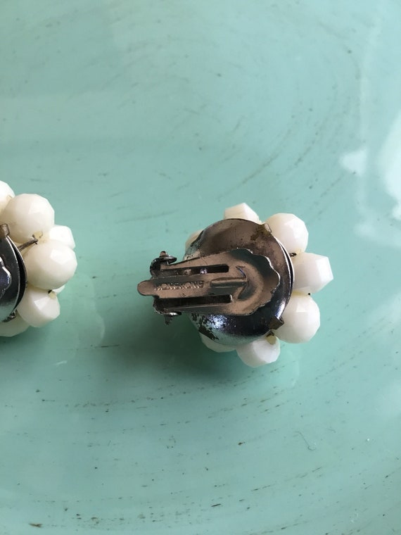 Hong Kong Signed White Plastic Clip On Earrings - image 6