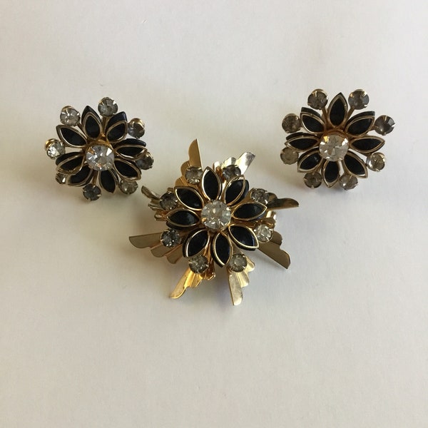 Beautiful Vintage From the 1950's Unsigned Gold With Black Enamel Brooch/Pin And Earrings