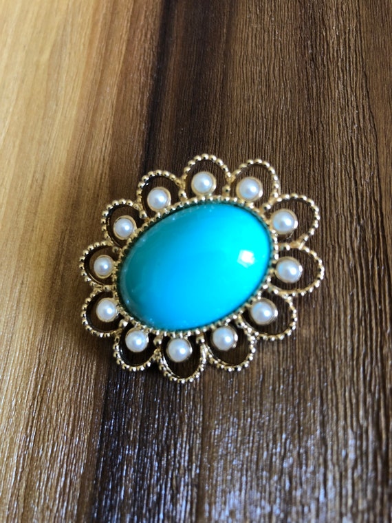 Sarah Coventry Gold Filigree Brooch with Blue Oval St… - Gem