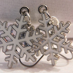 White Snowflake Earrings * Winter Earrings * Winter Snowflake * Snowflake Jewels * Holiday Earrings * Silver and White Earrings *