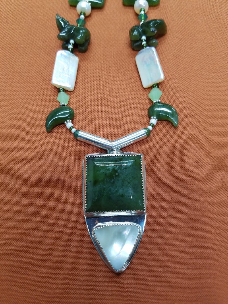 Wyoming Apple Jade and mother of pearl beaded necklace 304 image 7