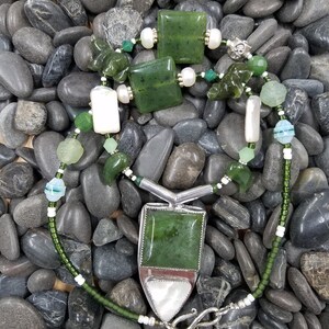 Wyoming Apple Jade and mother of pearl beaded necklace 304 image 10