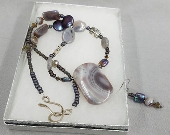 Botswana Agate drop necklace with pearl and Chinese glass - Bohemian beaded 523