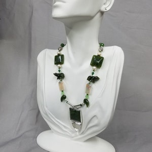 Wyoming Apple Jade and mother of pearl beaded necklace 304 image 4