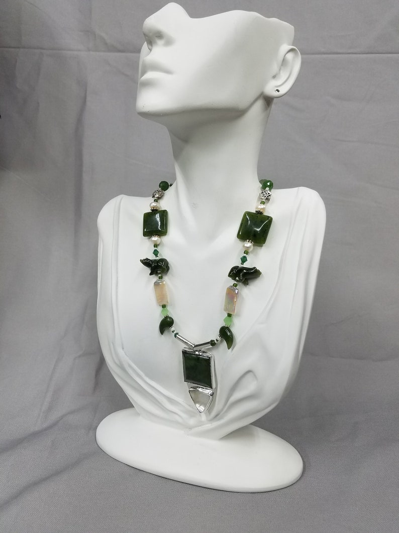 Wyoming Apple Jade and mother of pearl beaded necklace 304 image 4