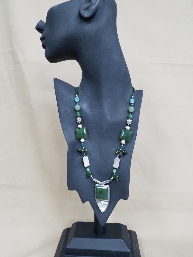 Wyoming Apple Jade and mother of pearl beaded necklace 304 image 5