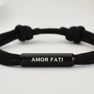 Amor Fati. Gothic Schmuck. Literarische Geschenke. Lateinisches Zitat Armband
