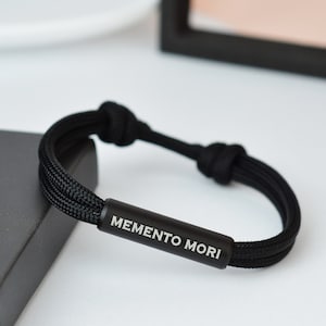 Memento Mori. Gotische sieraden. Literaire geschenken. Latijnse offerte armband