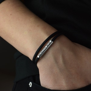 Memento Mori. Gothic Schmuck. Literarische Geschenke. Lateinisches Zitat Armband