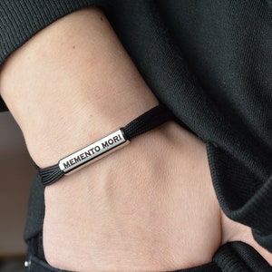 Memento Mori. Gothic Schmuck. Literarische Geschenke. Lateinisches Zitat Armband