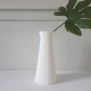 Origami White Vase, Minimalist Geometric Vase For Fresh Flowers