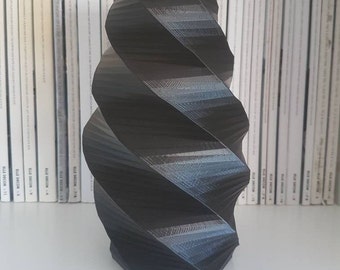 Twisted Vase, Lightweight and Modern, Indoor and Outdoor Decoration, Essential, Simple, Spacious, 3D Printed, Gift, Interior Design, Home