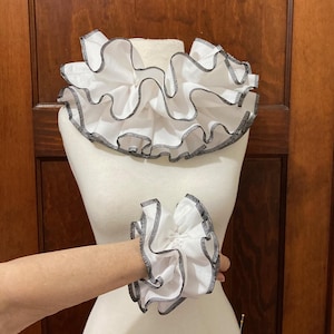 Collar/Cuff set Clown/Renaissance Ruffle .  Black and White collar
