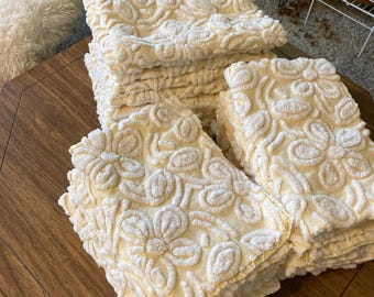 emporte-pièce vintage en chenille 22 x 20 po, marguerite blanche
