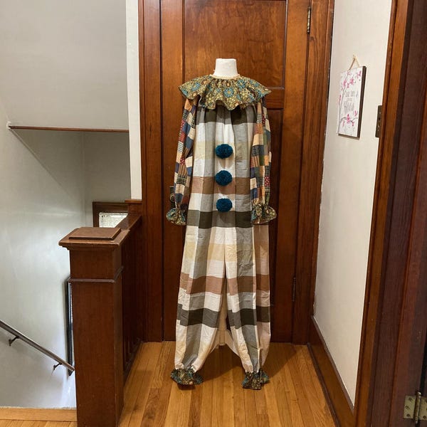 Adult fits approx. 5'4" to 5'9" clown suit costume 2 piece  #291