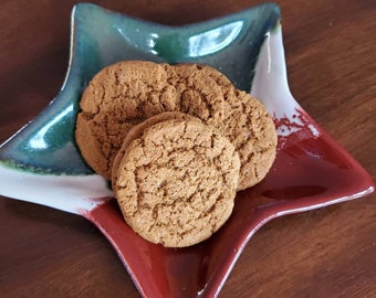 Santa's Christmas Cookie dish in red and green