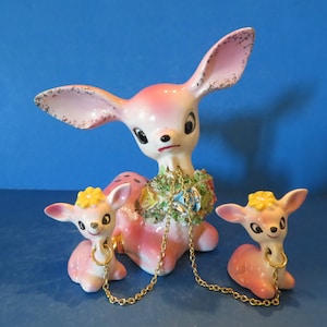 Norcrest Pink Chained Reindeer Set of Three - Rose Garland at Momma&#39;s Neck - Daisy&#39;s on Baby&#39;s Crown - ¡Maravilloso y raro!