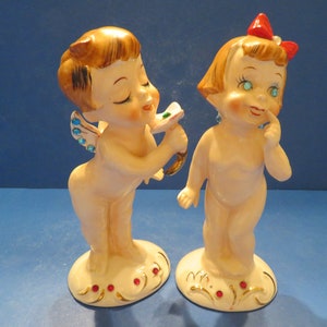 Set Angeli Cupido di Kreiss per San Valentino: un bel ragazzo cerca di impressionare una graziosa signorina con le sue bizzarrie e un fiore! Adorabile!