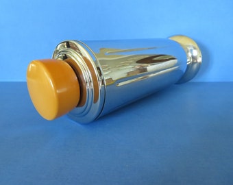 Manning Bowman - The "Connoisseur" Cocktail Shaker - c. 1936 - Chrome with Ivory Arinite Cover Knob - Center Pour - Wonderful and Rare!