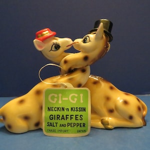 Vintage Kitsch Japan - Chase Imports &quot;Gi-Gi Necking and Kissing Giraffe&#39;s&quot; Vintage Valentine&#39;s Salt & Pepper Shaker Set - Original Hang Tag