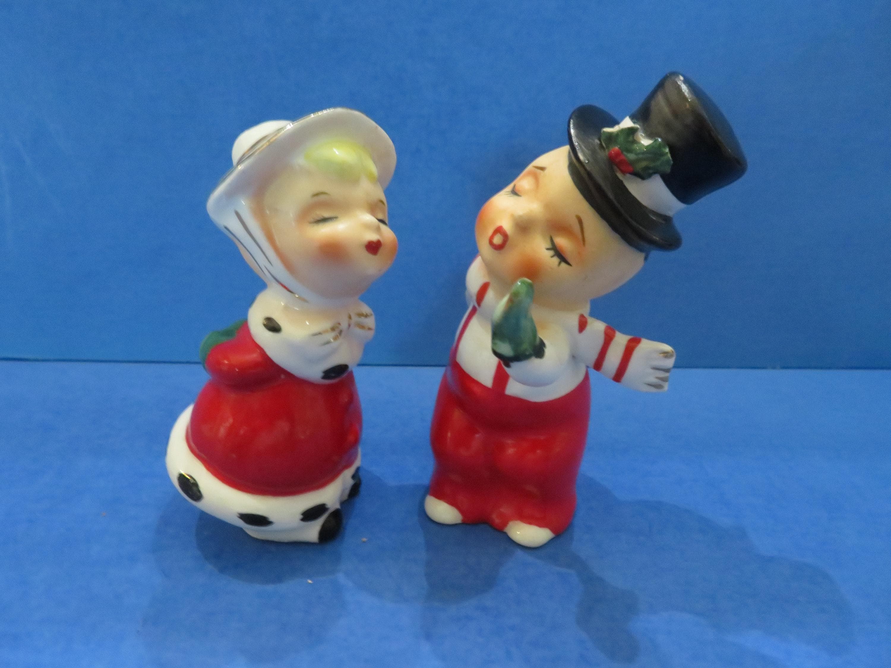Norcrest Snow Boy and Girl Salt & Pepper Shaker Set - Leaning in