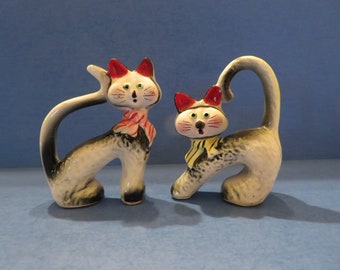 Vintage Japan Flat Cool Cats Salt and Pepper Shaker Set of Two - Wonderful Vintage!