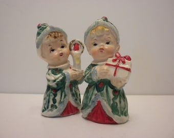 Ucagco Weihnachtsjunge und Mädchen Salz und Pfeffer Streuer - Kerze & Geschenk Set