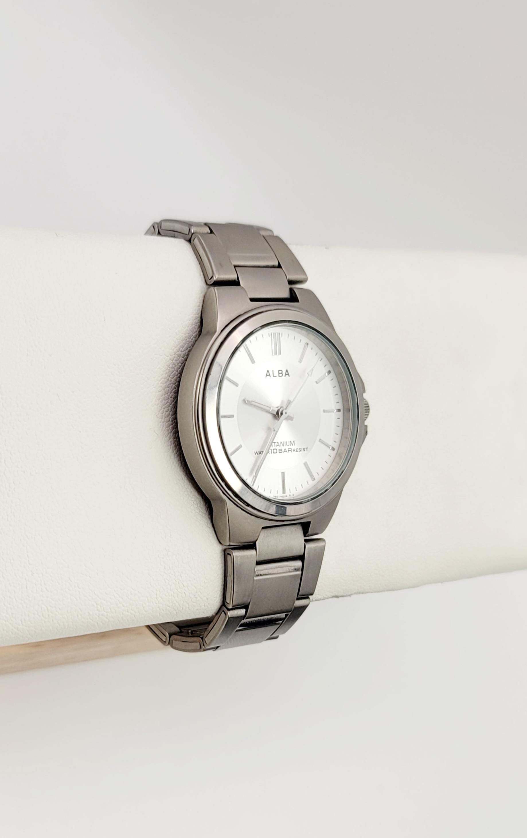 Seiko ALBA V501-0DN0 Titanium Quartz Watch White Dial 37mm JDM - Etsy