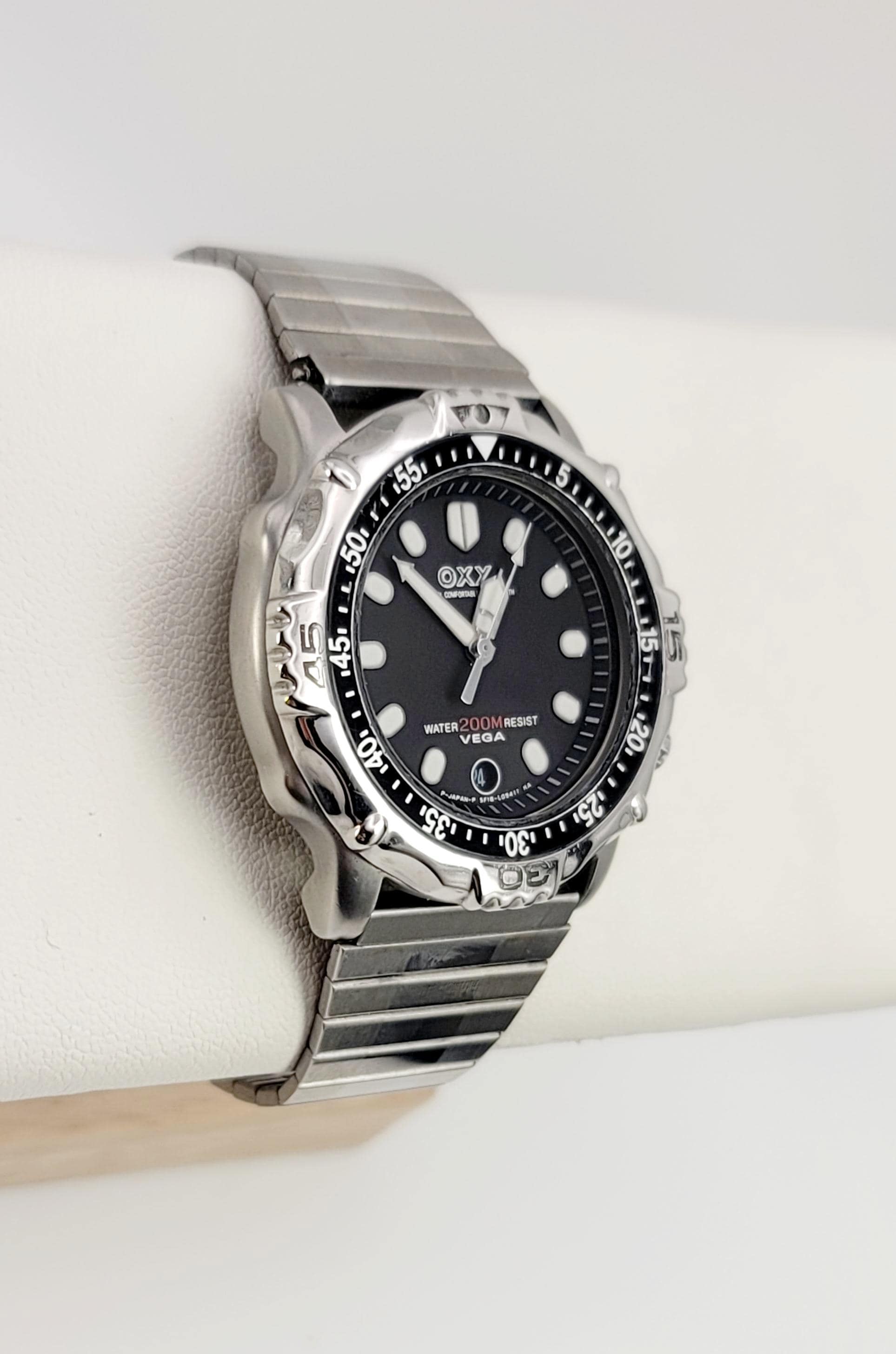 Vintage Citizen OXY Vega Quartz Diver 5F18-L03423 TA Black Dial