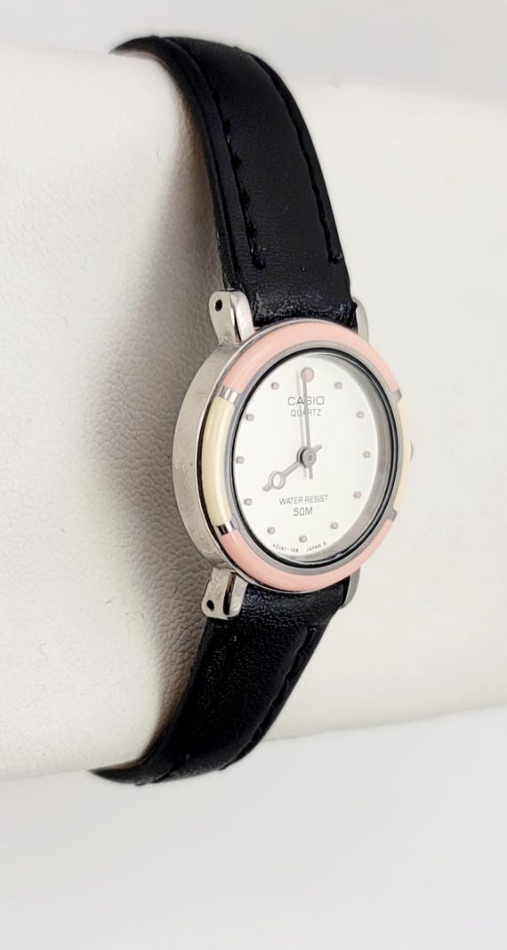 Vintage Casio LQ-960W Ladies Analog Watch – Rare JDM Pink & Cream Bezel – Japan View 3